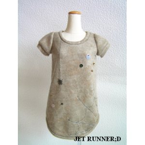 画像: 蜘蛛とスパンコールのTシャツワンピース（グレイッシュグリーン）